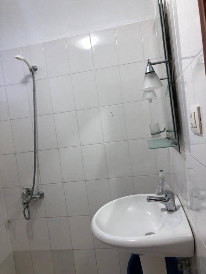 Center Hotel Pirro ฮีมาเรอ ภายนอก รูปภาพ
