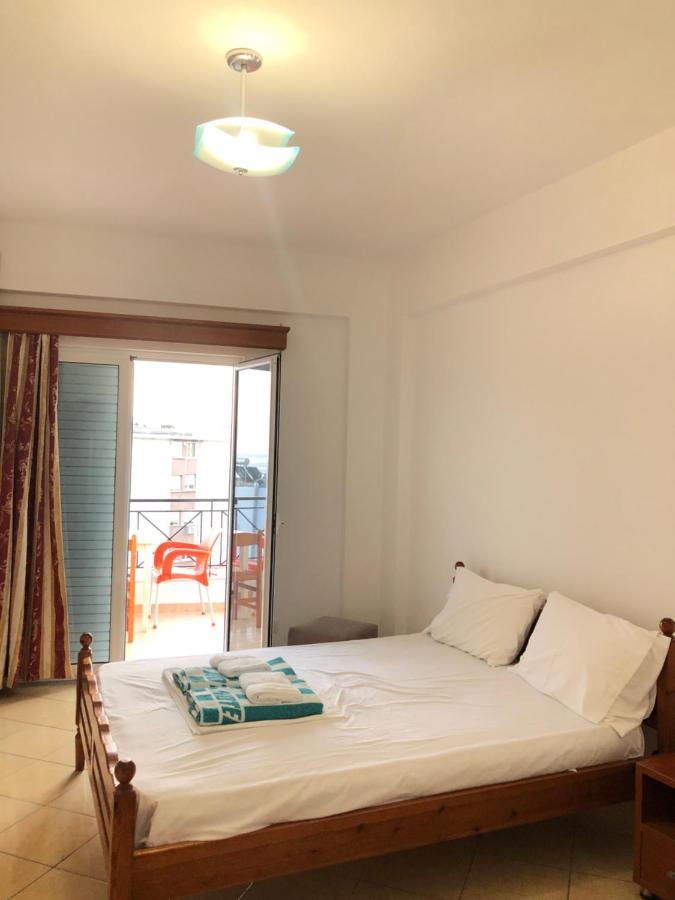 Center Hotel Pirro ฮีมาเรอ ภายนอก รูปภาพ