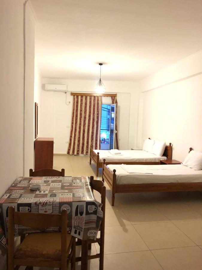 Center Hotel Pirro ฮีมาเรอ ภายนอก รูปภาพ