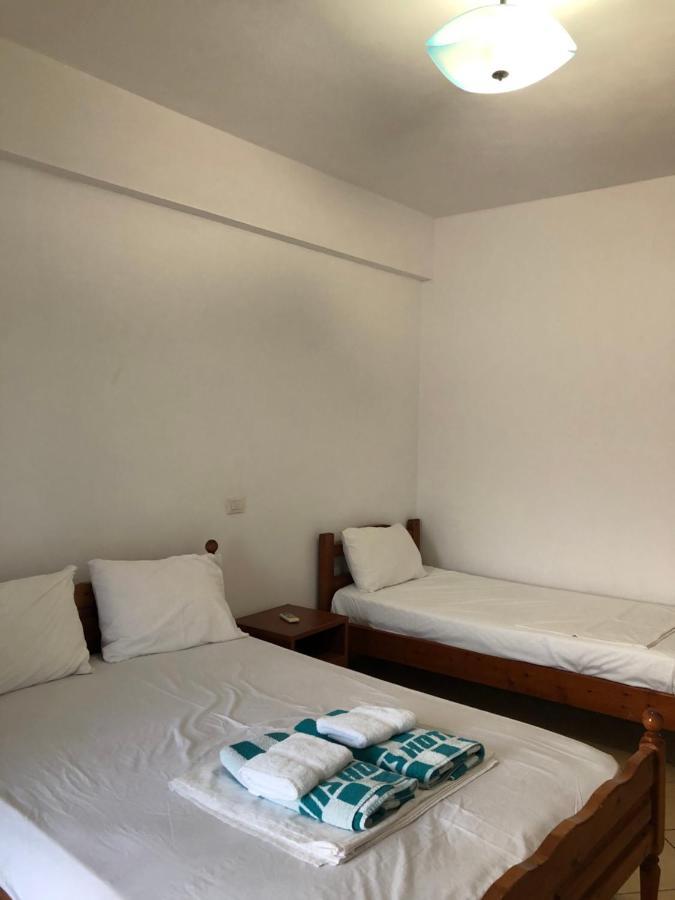 Center Hotel Pirro ฮีมาเรอ ภายนอก รูปภาพ