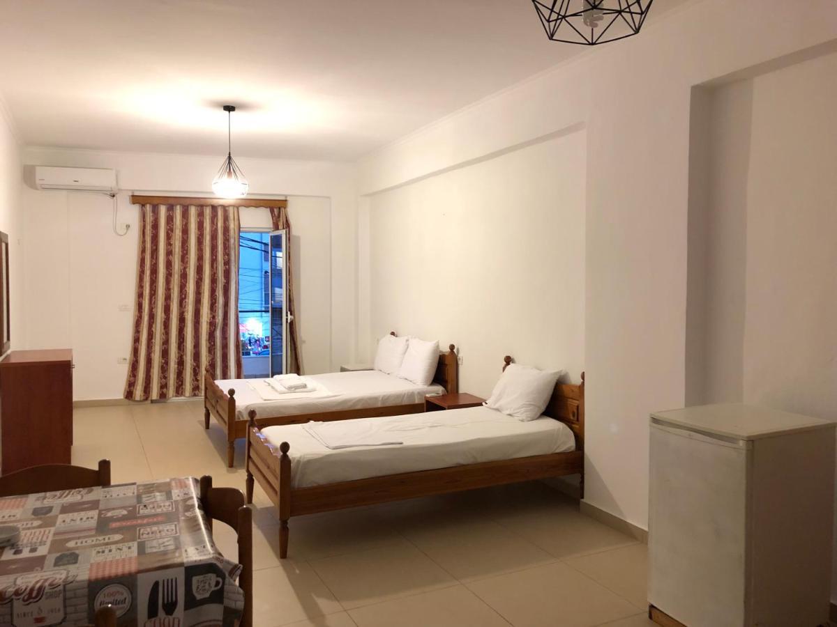 Center Hotel Pirro ฮีมาเรอ ภายนอก รูปภาพ