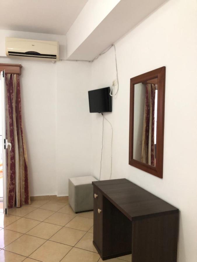 Center Hotel Pirro ฮีมาเรอ ภายนอก รูปภาพ