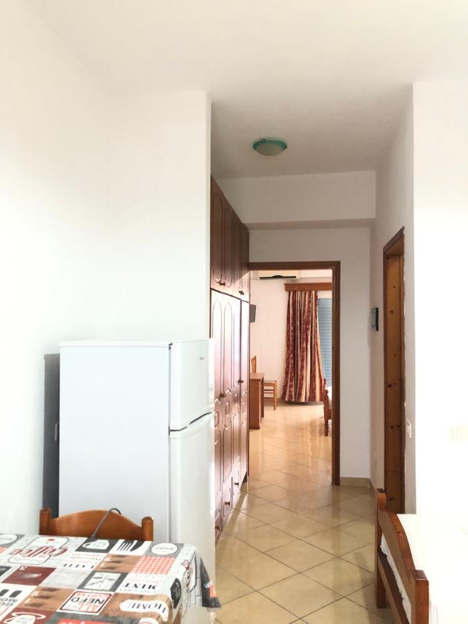 Center Hotel Pirro ฮีมาเรอ ภายนอก รูปภาพ