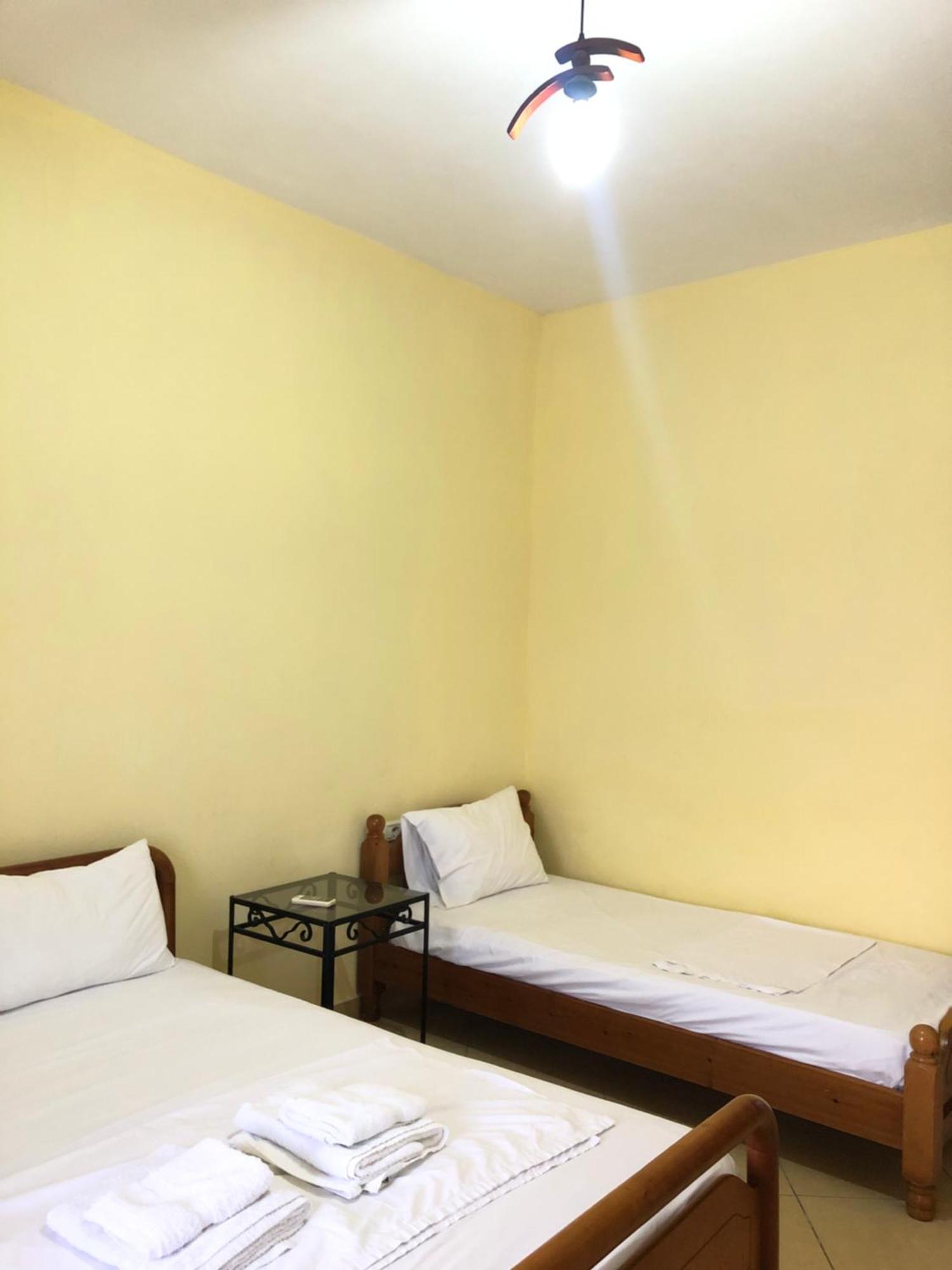 Center Hotel Pirro ฮีมาเรอ ภายนอก รูปภาพ