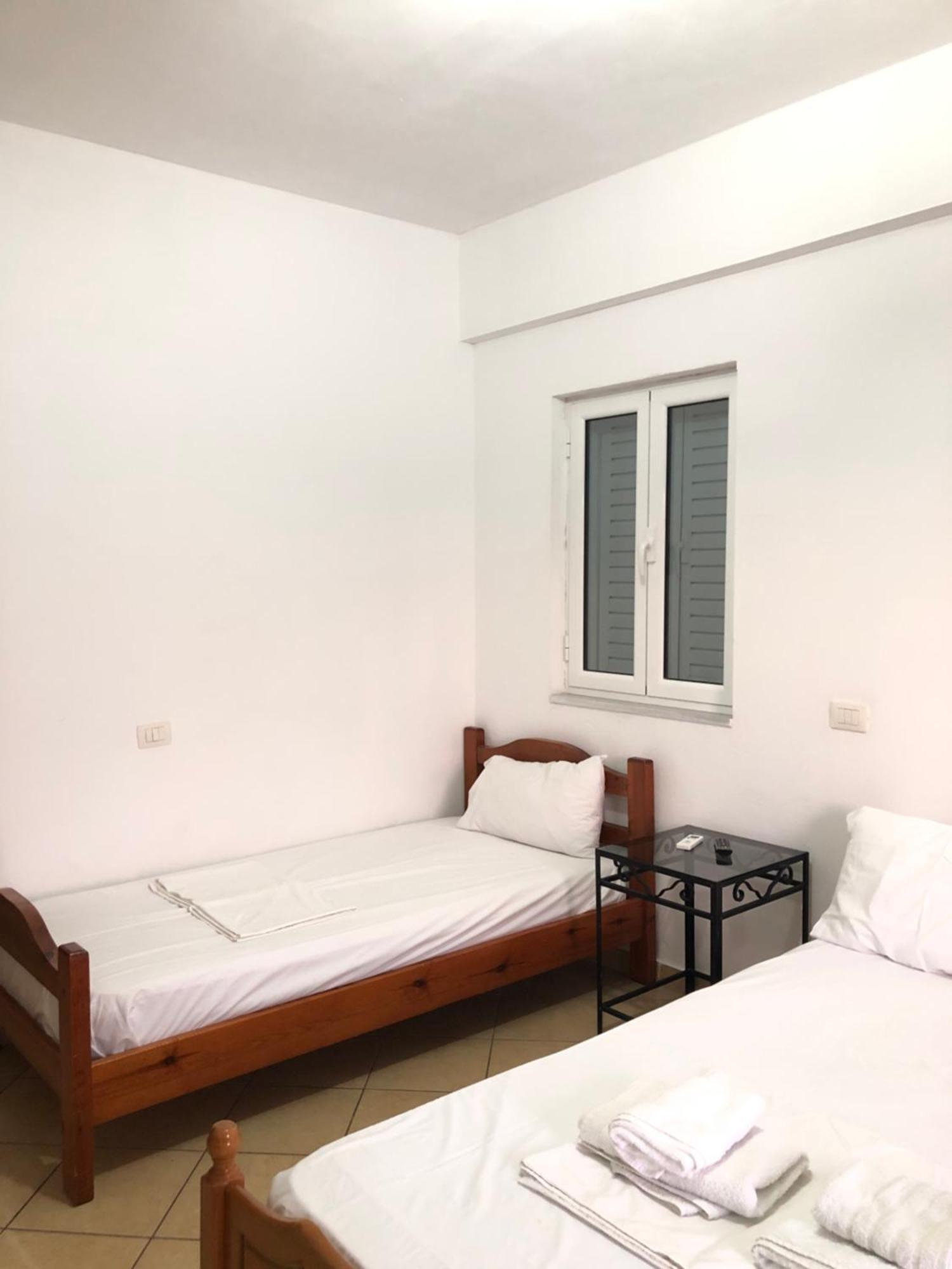 Center Hotel Pirro ฮีมาเรอ ภายนอก รูปภาพ